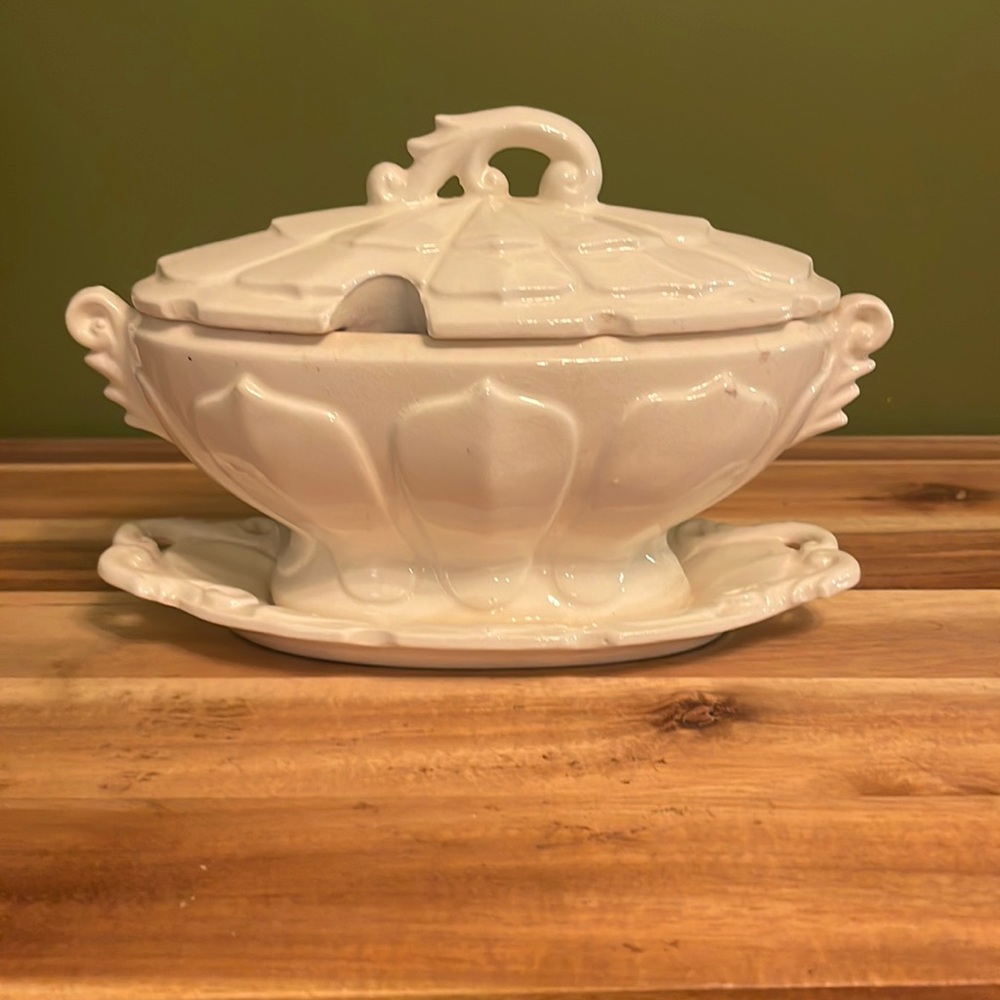 Antique White Gravy Bowl w/Lid